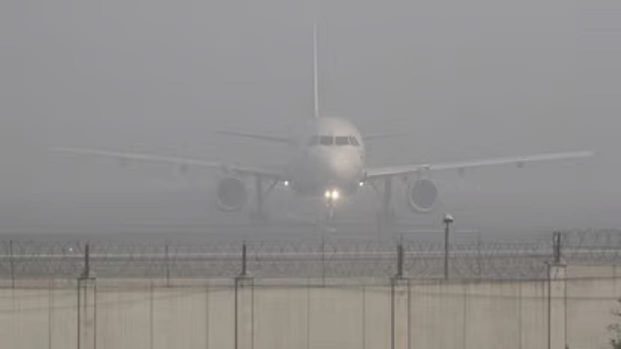 ahmedabad and mumbai flights couldn't land raipur airport due to fog