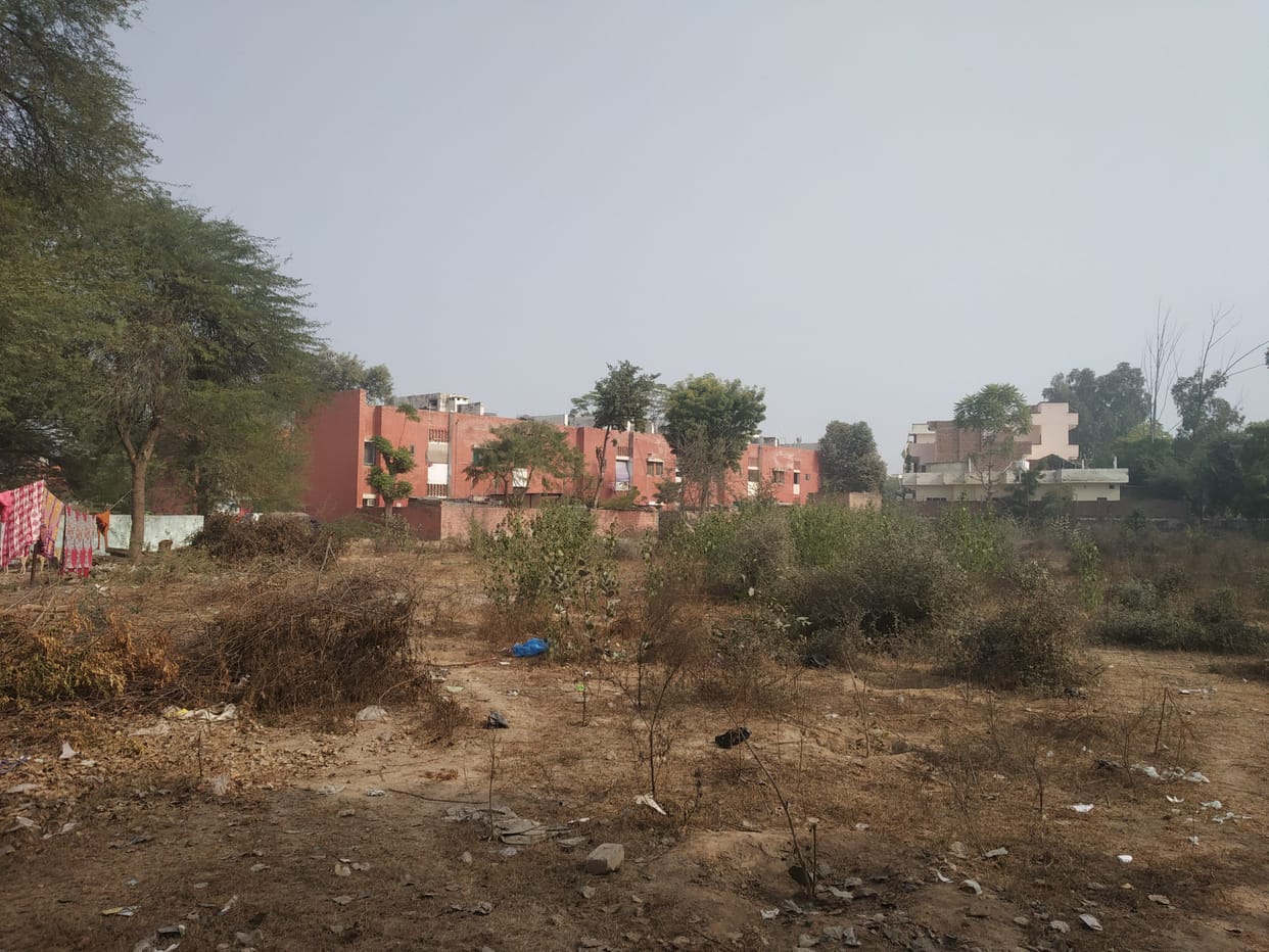 Civil Hospital: Flat dilapidated, health workers living by wearing clothes and curtains