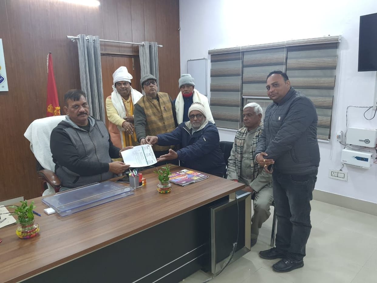 Hathras: Memorandum submitted for disclosure of robbery from shoe trader