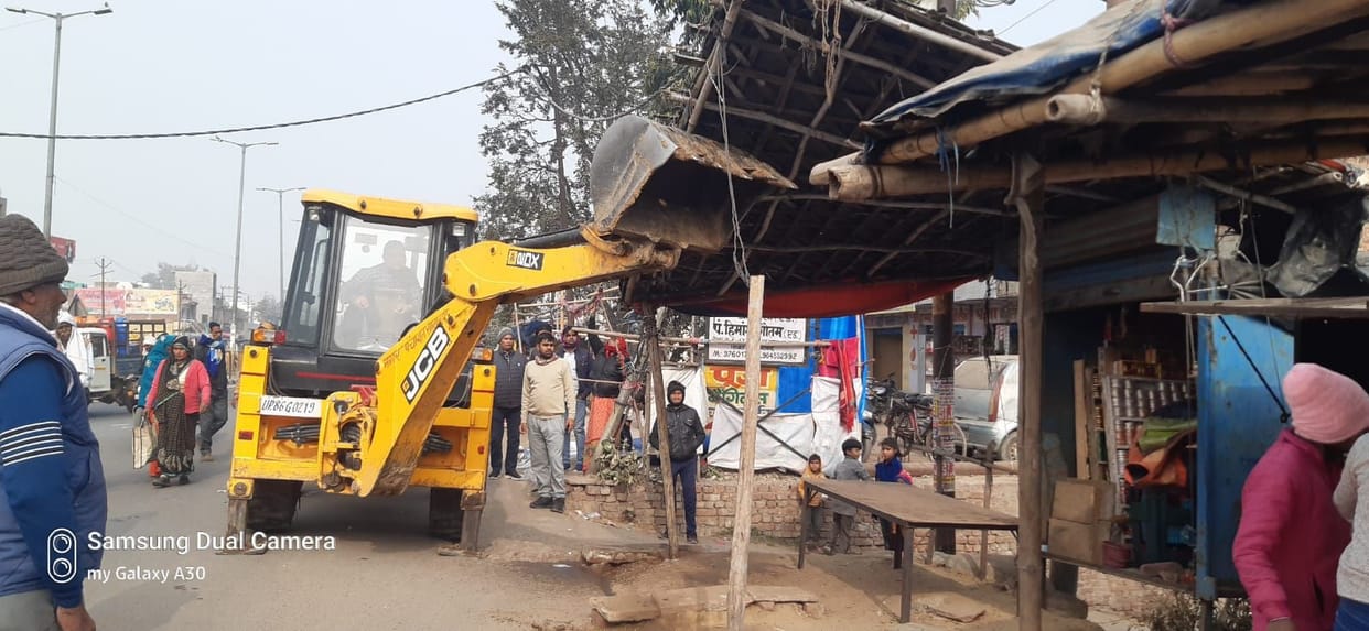 Hathras: Encroachments removed under the supervision of EO