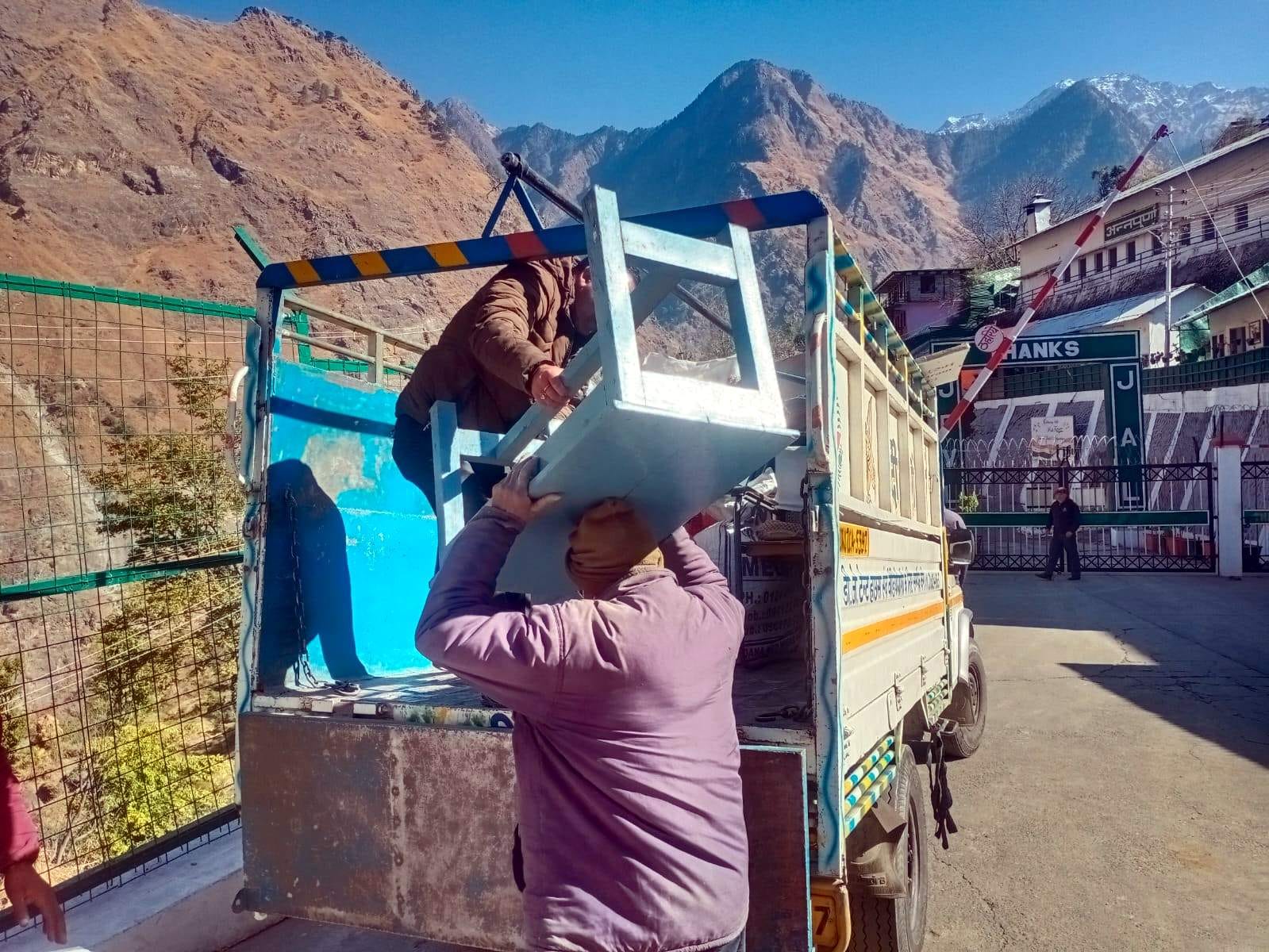 Joshimath Sinking: Affected People Crying and spend Cold Night in Hotel room
