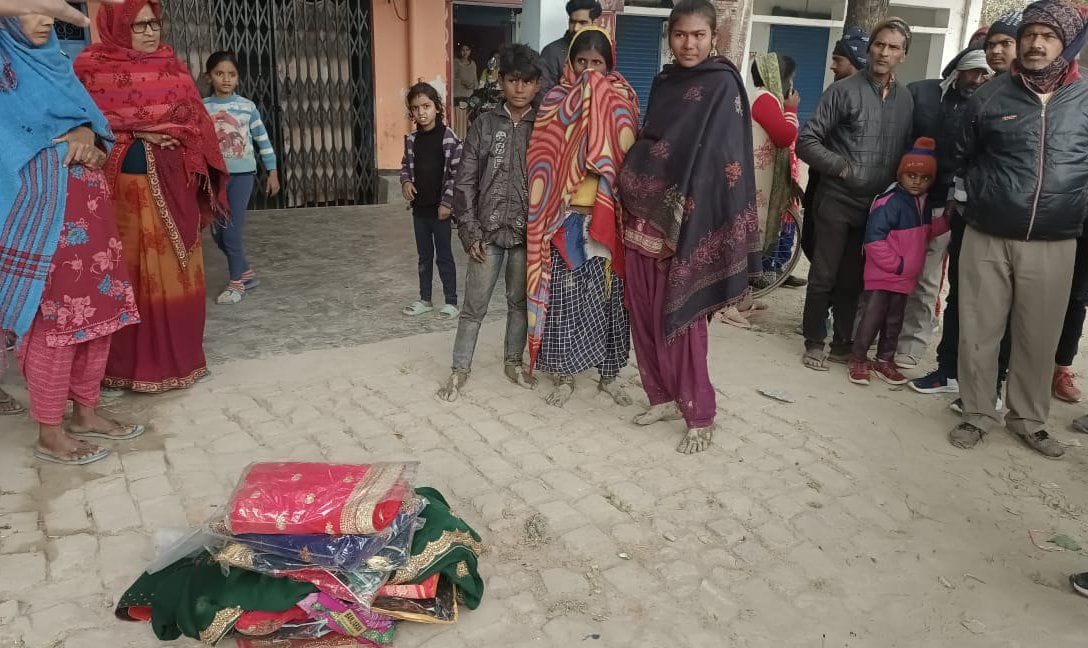 Rajasthan women caught red-handed stealing saree from shop