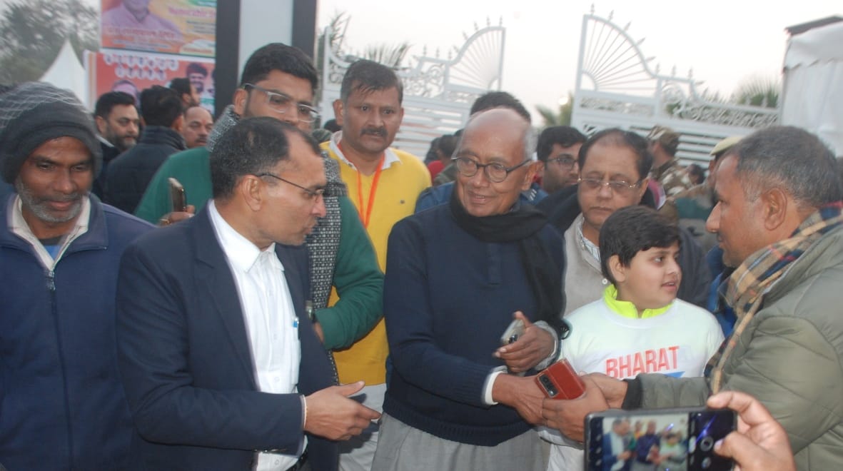 Leave hatred, unite India: Digvijay Singh