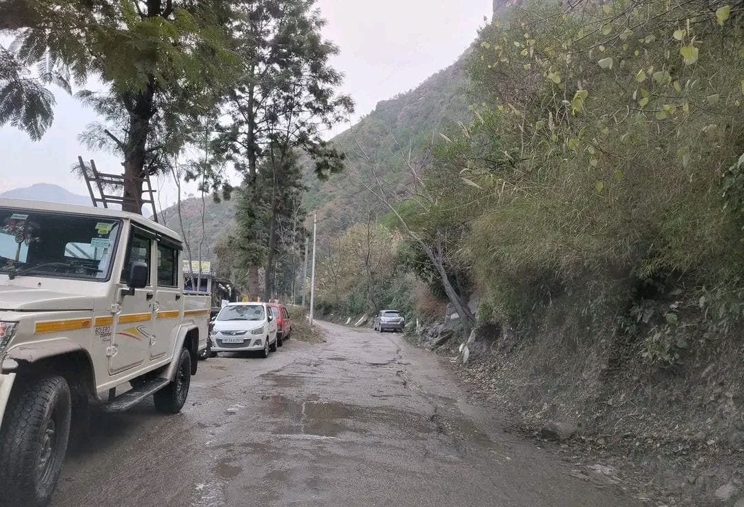 Drinking water flowing on Nogli Taklech road due to leakage in pipe, department unaware