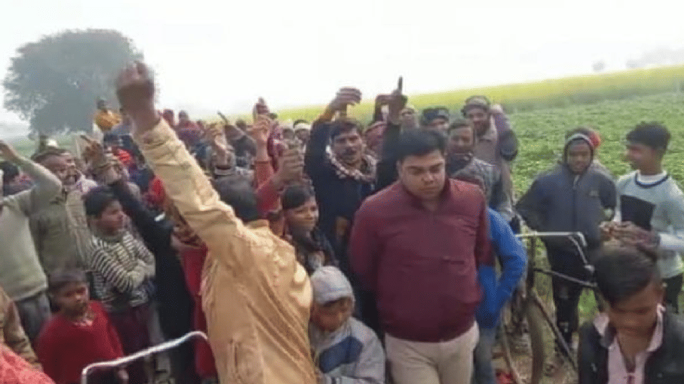 villagers created ruckus after police reached to suppress the remains of cattle in mainpuri