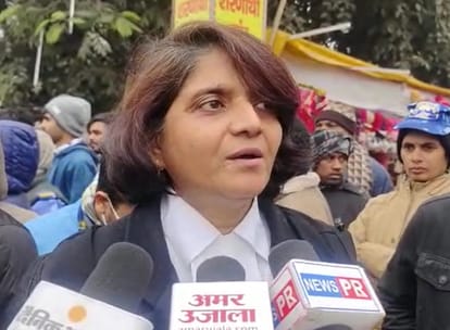 Protest against obscene act of senior advocate to intern: Law students on the road in Patna