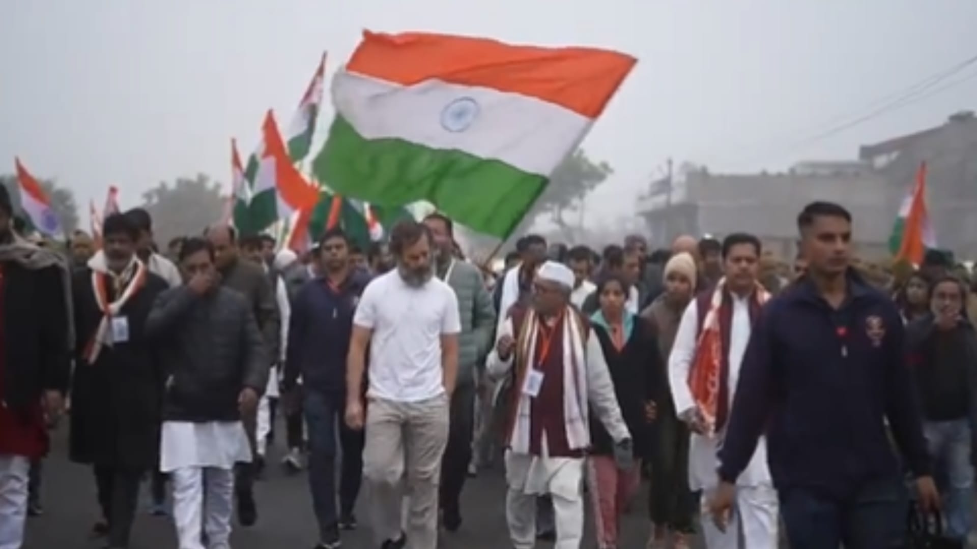 Rahul Gandhi did panchayat with skilled people in Baghpat and met grandmother Prakashi Tomar