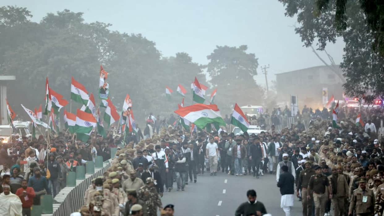 Bharat Jodo Yatra: Rahu Gandhi reached Baghpat in a T-shirat five in the morning amidst degree temperatur