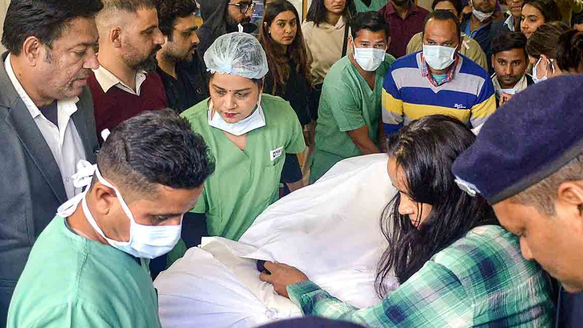 Rishabh Pant shifted to Mumbai BCCI said treatment will be done in Kokilaben Hospital see pictures