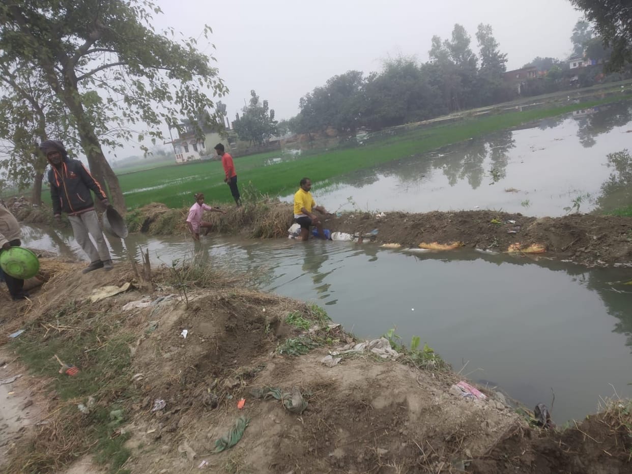 Canals broken due to release of water in Ganeshpur Rajbaha, crops submerged