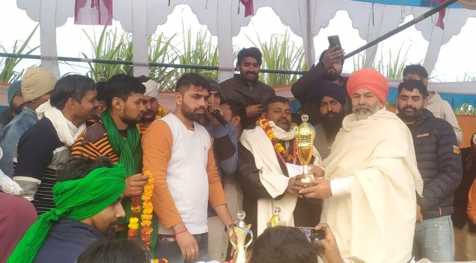 Meerut's Babbu Champion in Tractor Tochan