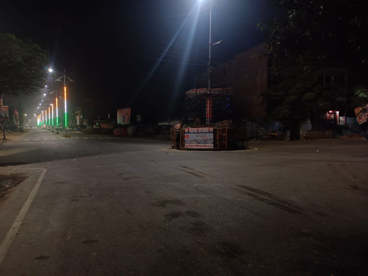 Fog throughout the day, silence like curfew at square intersections