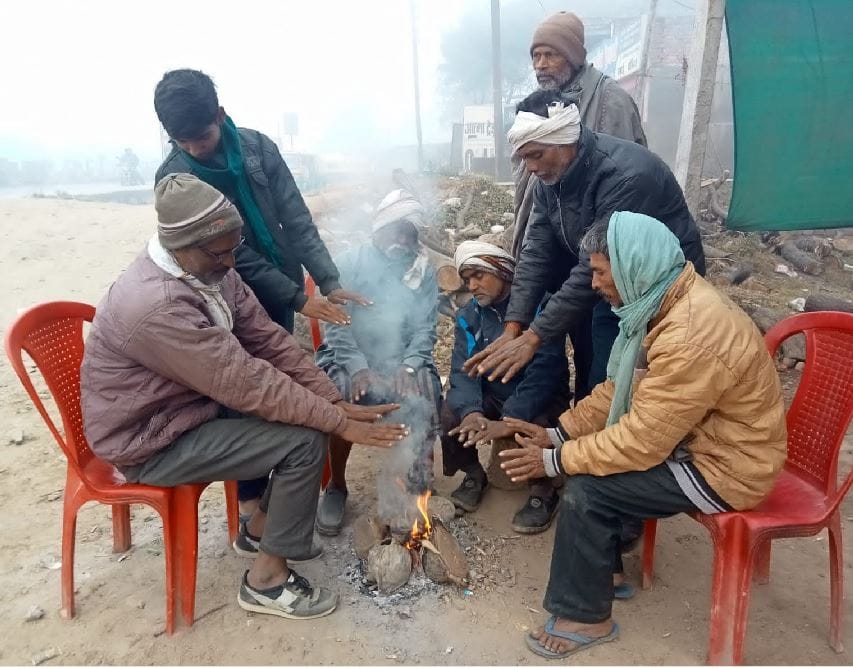 Melting increased due to moist westerly winds, winds blowing at a speed of 10 kilometers per hour