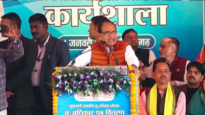 The state government gave plots to ten thousand people in Tikamgarh