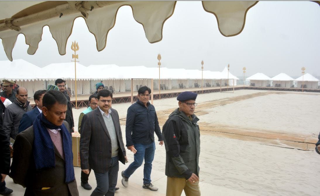 Commissioner and CP saw condition of tent city in varanasi those who litter on sand will punsihed