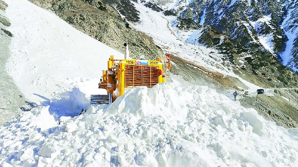 Chances of rain and snowfall in Jammu Kashmir today, mercury dropped in Kashmir