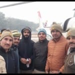 रवाना होने से पहले विराट ने पुलिसकर्मियों के साथ खिंचाया फोटो