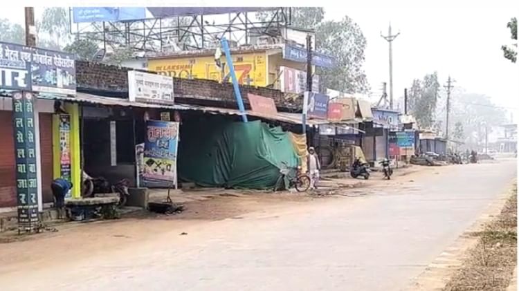 Chhattisgarh: धर्मांतरण के विरोध में बस्तर बंद, छावनी में तब्दील हुआ नारायणपुर, सातों जिलों में पुलिस का मार्च नारायणपुर में बंद स्थगित होने के बाद भी नहीं खुली दुकानें।