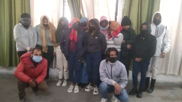 स्पा सेंटर के आड़ में चल रहे देह व्यापार का भंडाफोड़