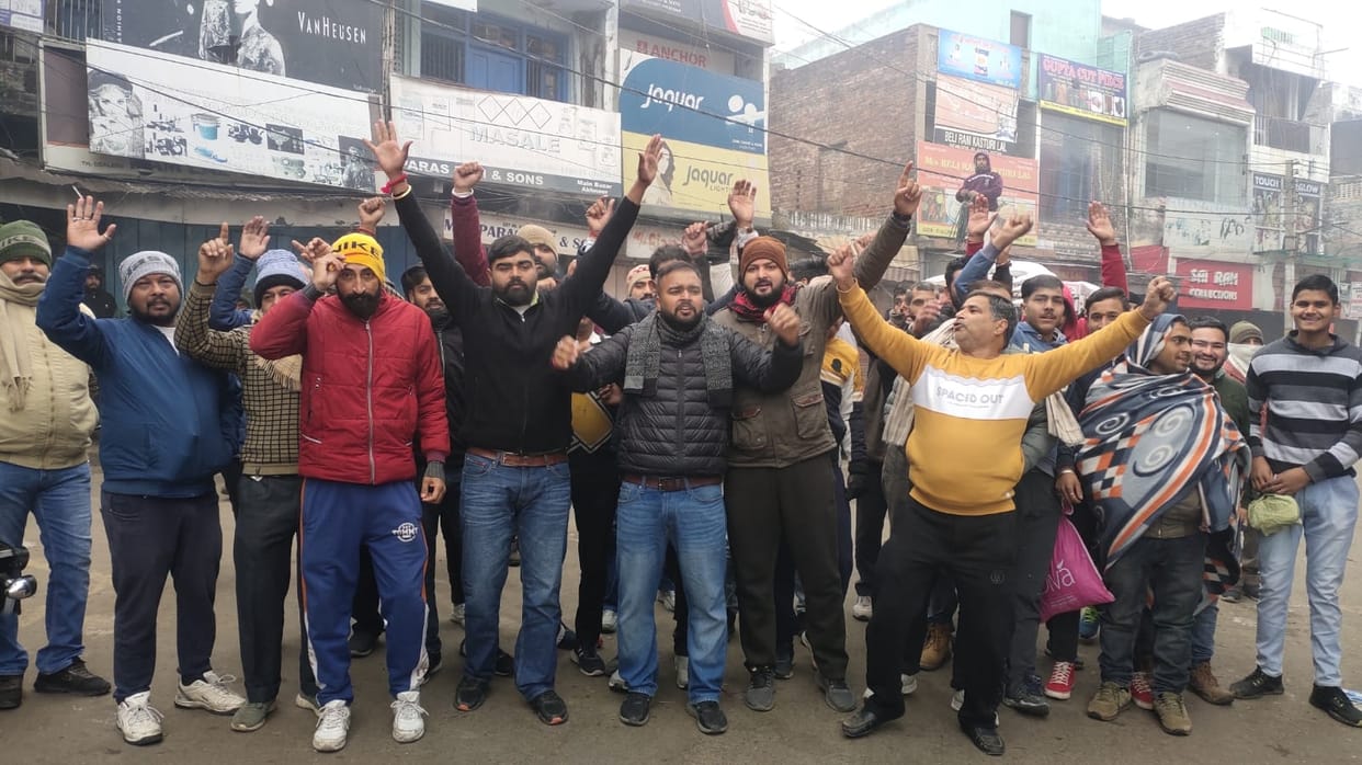 Akhnoor closed today in protest against the terrorist attack in Rajouri people demonstrated