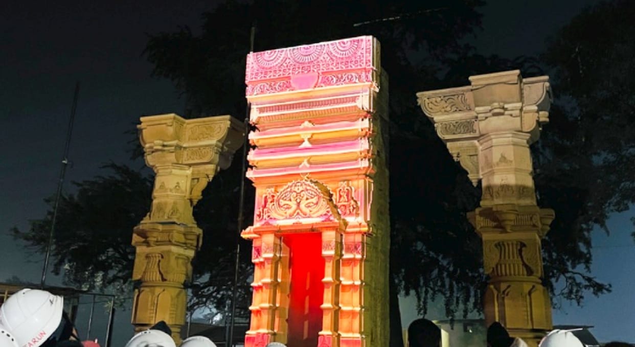 Amazing carvings of Ram Mandir will be visible as soon as the light falls