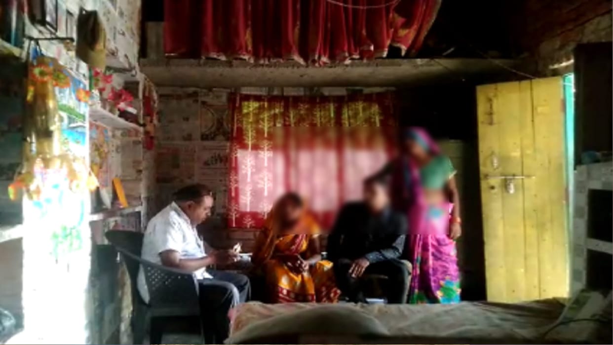 SDM has suspended Lekhpal for taking bribe in Bijnor