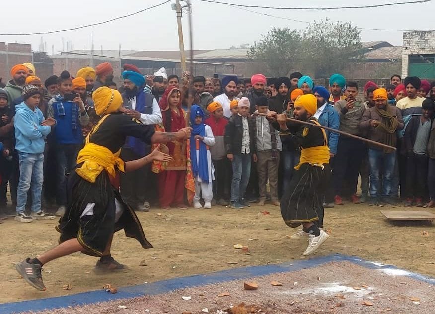 People were stunned to see the feat of Gatka Dal