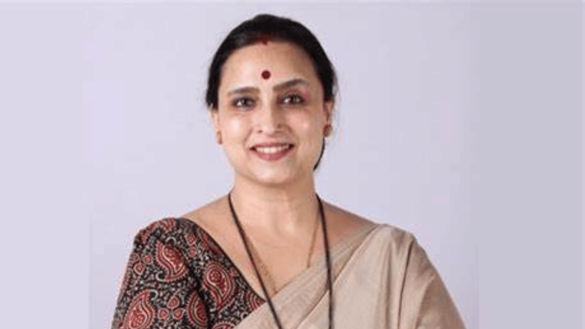 Bjp leader Chitra Wagh ask state women commission taking action over urfi javed