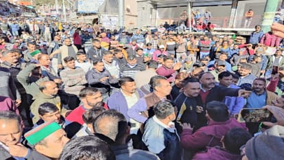 Cement plants Issue: Truck operators took out fury rally in Swarghat, submitted memorandum to SDM