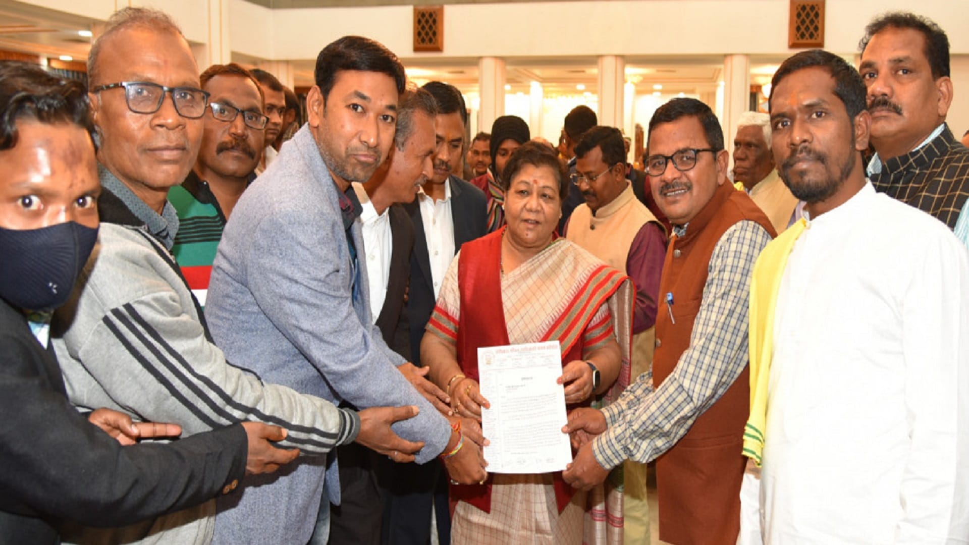 raman singh targeting cm bhupesh by poetry on reservation bill