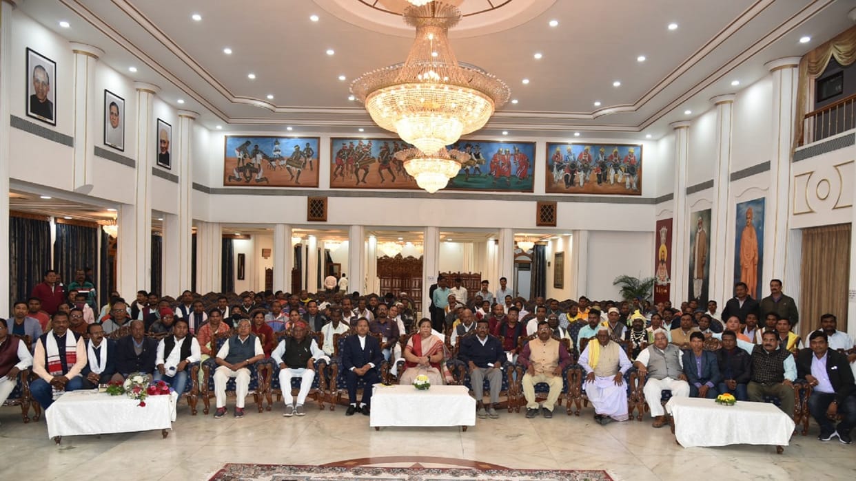 adivasi samaj meet with chhattisgarh governor on conversions issue
