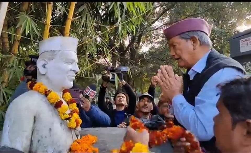 Harish will change Nehru's statue outside Gandhi Park