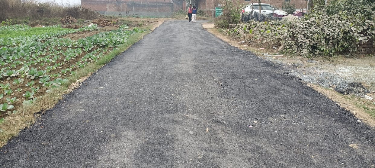 Repair of Hata-Patni road in fog, ballasts started uprooting
