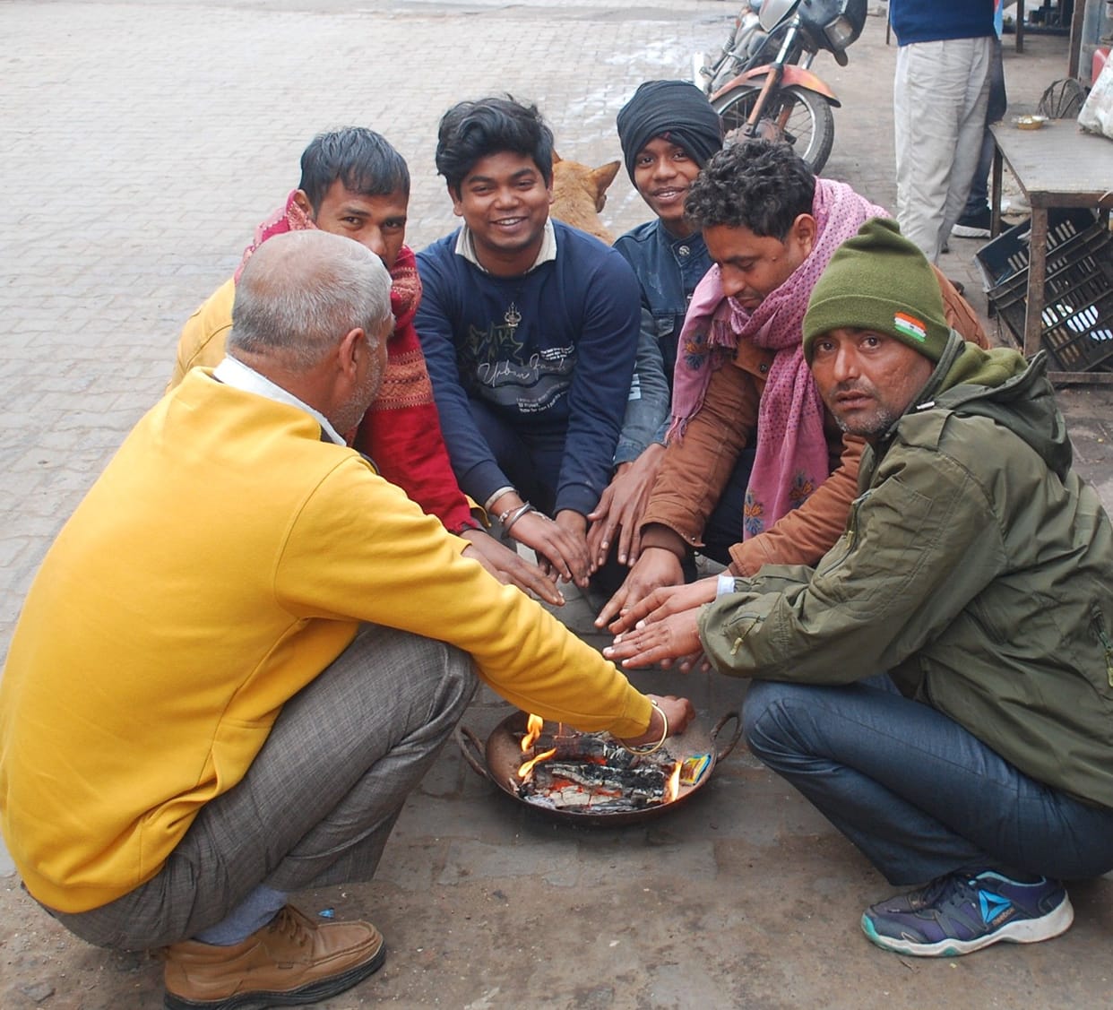 Hathras: Cold wave brought havoc, life got disturbed