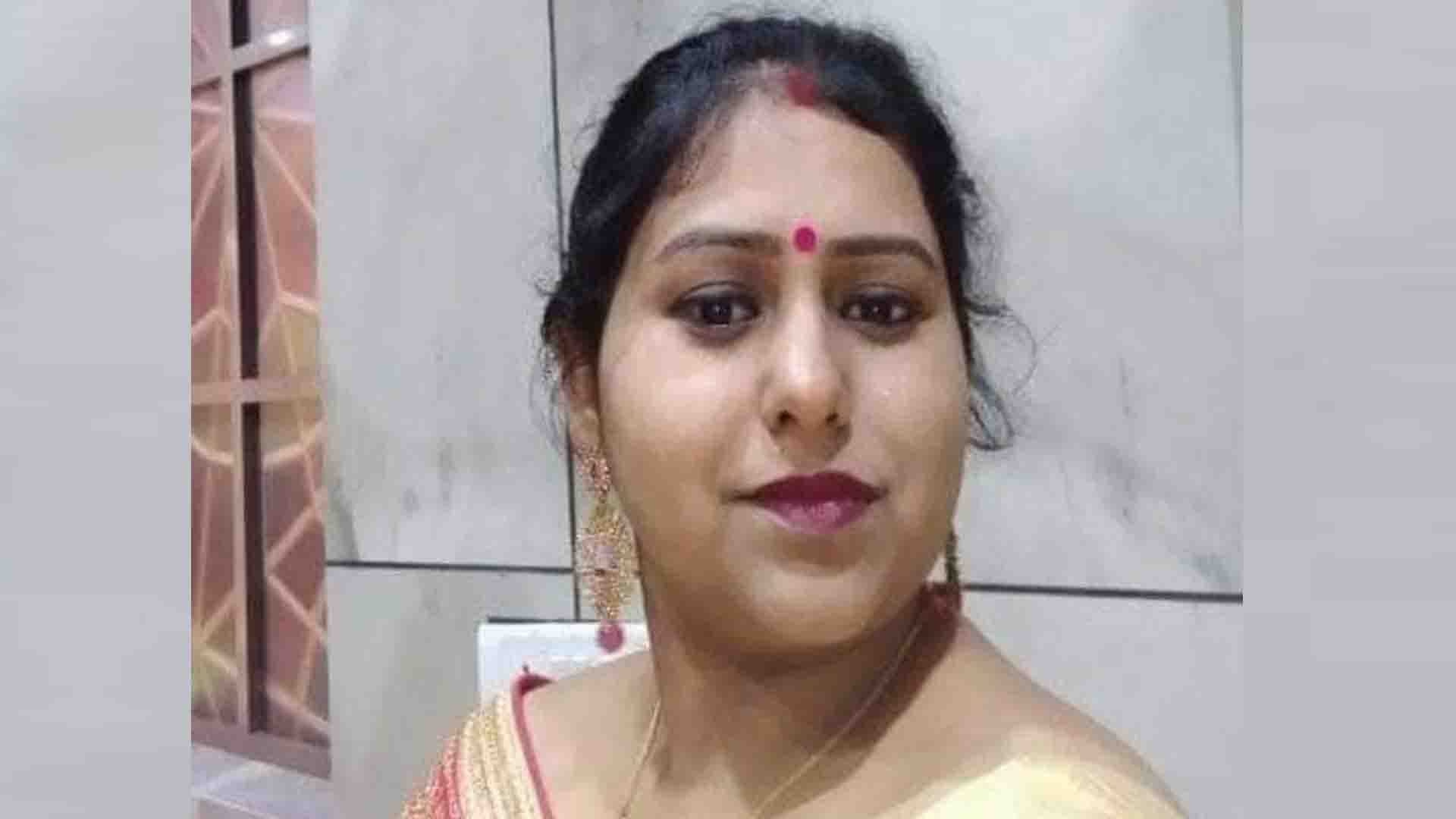 UP: Dumper and scooty caught fire after collision, female died case