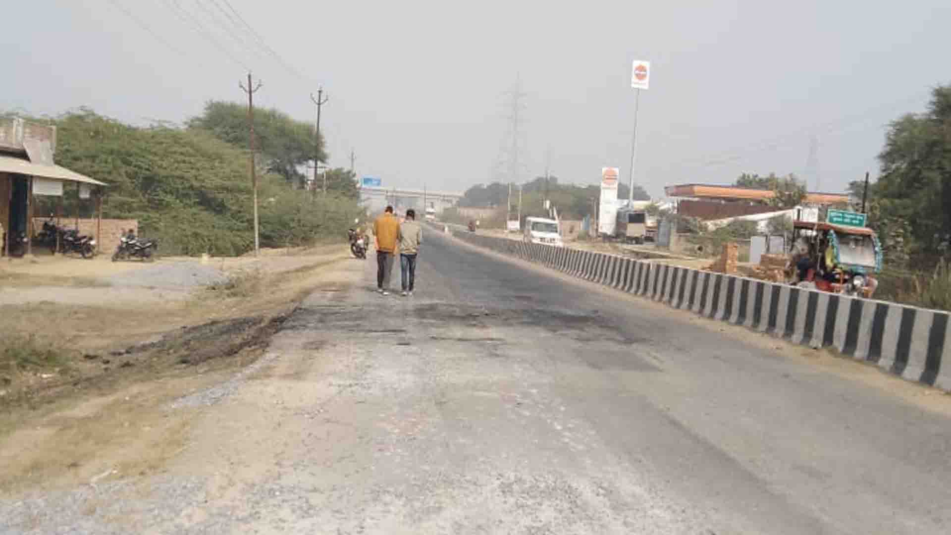 UP: Dumper and scooty caught fire after collision, female died case