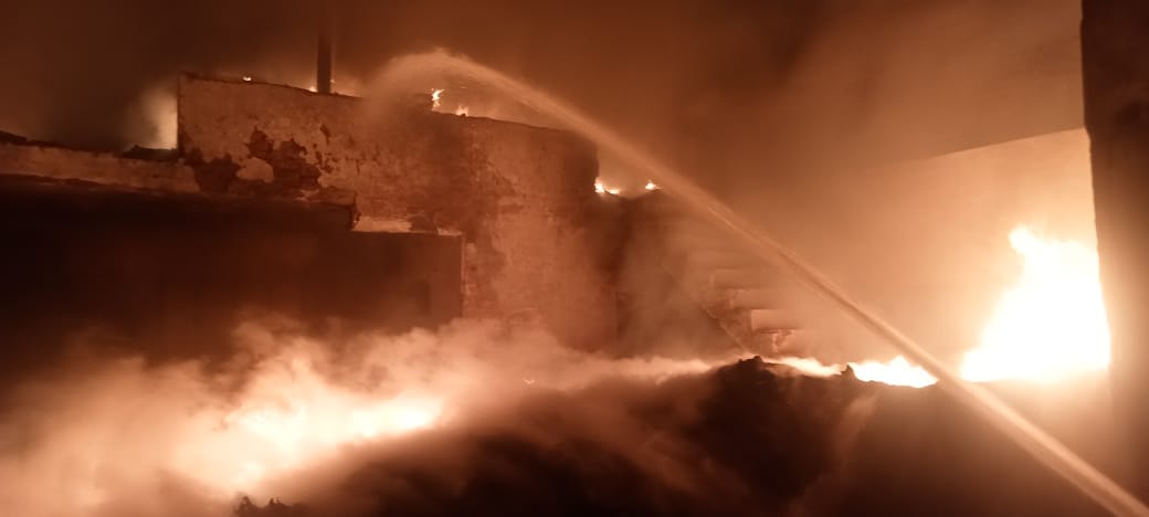 Fire broke out in Bata Sol factory in Kanpur, a dozen fire engines brought under control