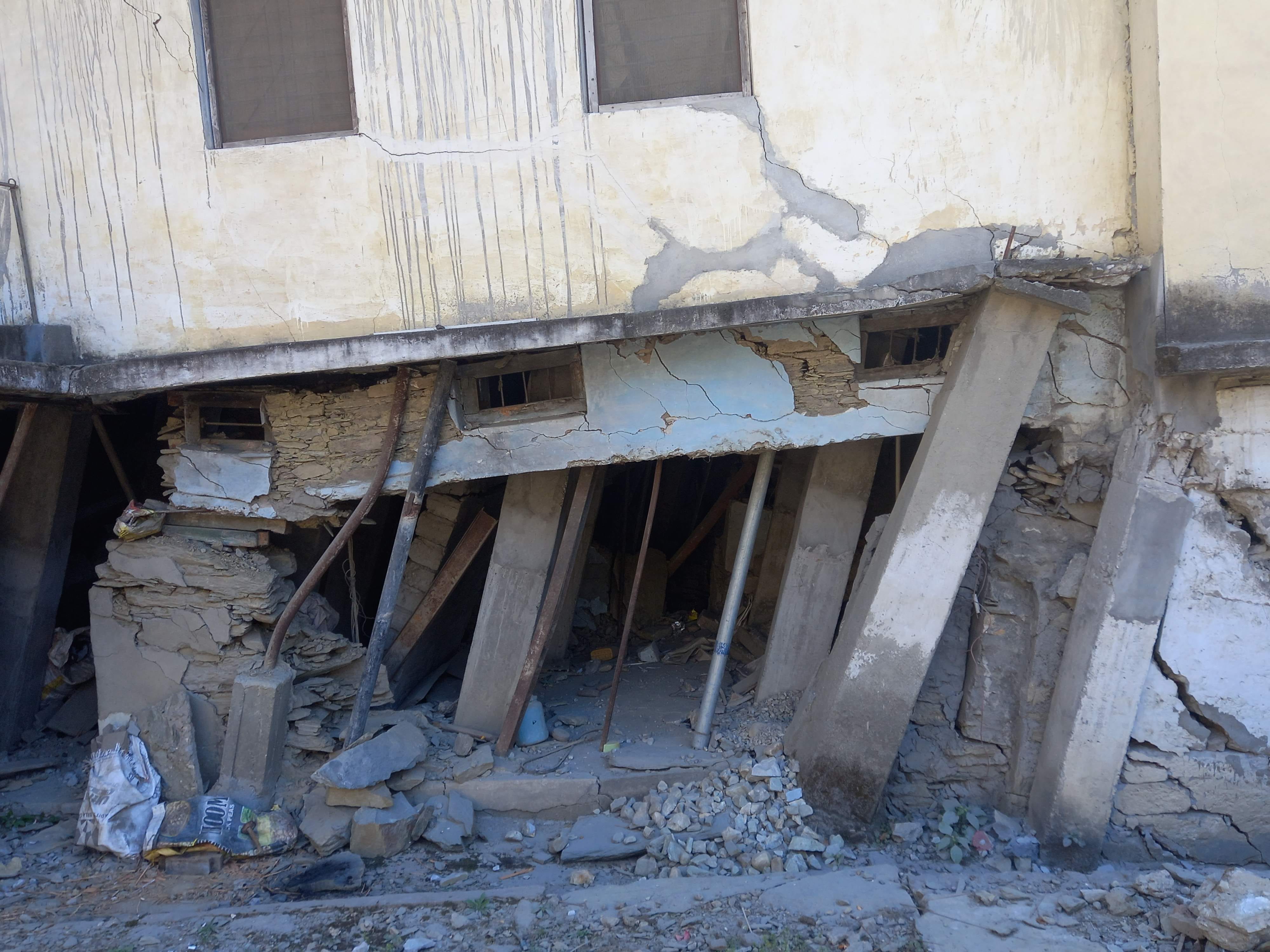 Uttarakhand Karanprayag Landslide cracks in houses 50 families in danger