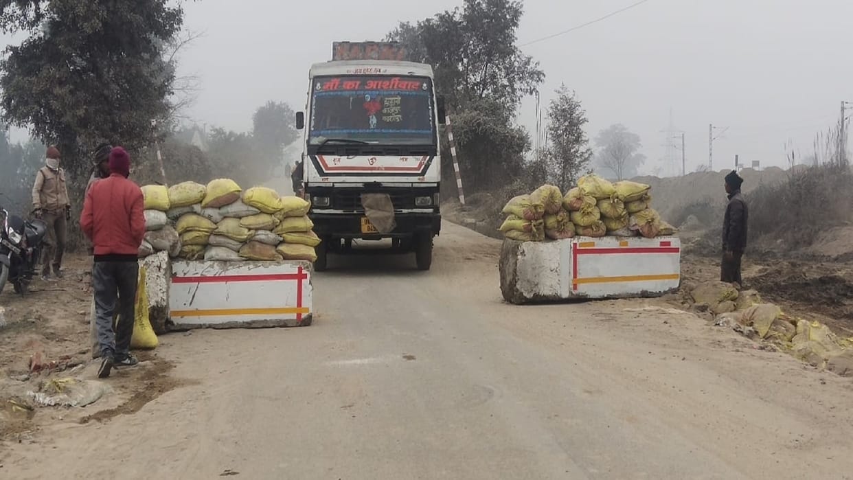 Rampur Heavy vehicles passing without repair of Kosi bridge