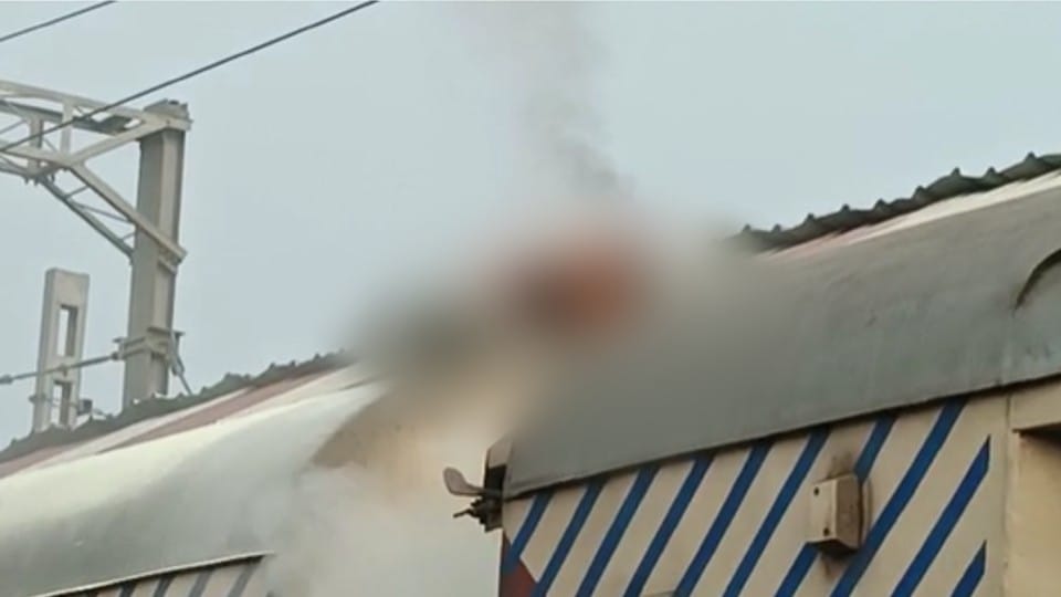 man burnt alive on express train bogie at kasganj railway station