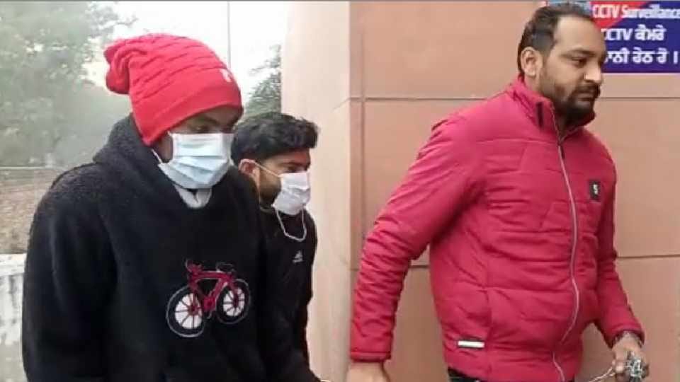 Two arrested for extorting 30 lakhs from owner of pharma company in Mohali