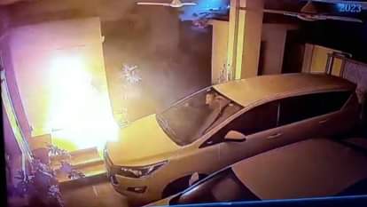 घर में पेट्रोल बम से हमला।