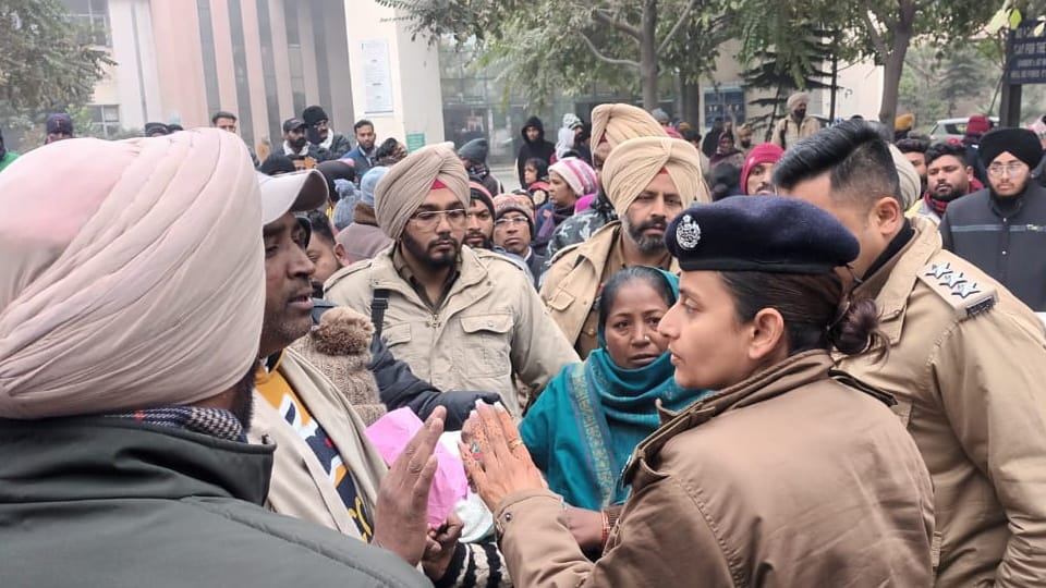 Family of dead man created ruckus in Ludhiana Civil Hospital