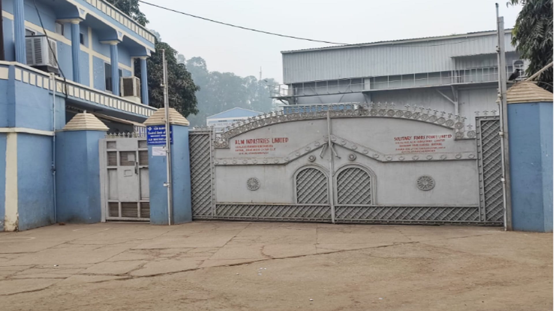 Income Tax Raid: Raids continue at hideouts of BSP MP Haji Fazlur Rahman, many important clues have been found