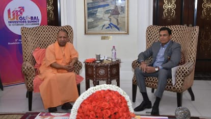 CM Yogi Adityanath meets to business leaders of Banking sector in Mumbai.