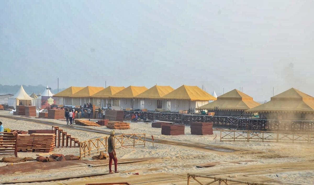 Tent City Varanasi Tourists of Tent City will take a dip in the floating jetty floating bath pools being built