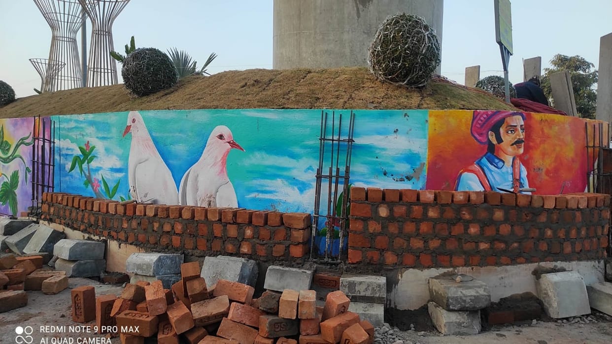 A crack came before the conference, another wall had to be built