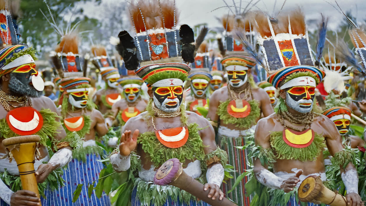 Fore Tribe: tribe eat human brains to resist disease Papua New Guinea strange