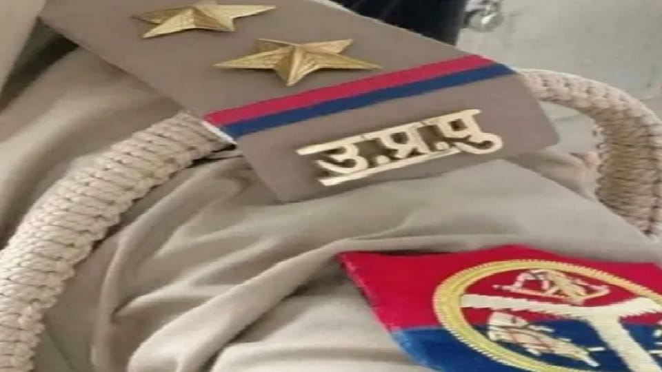 four policemen including inspector suspended in mirzapur who recover money from traders