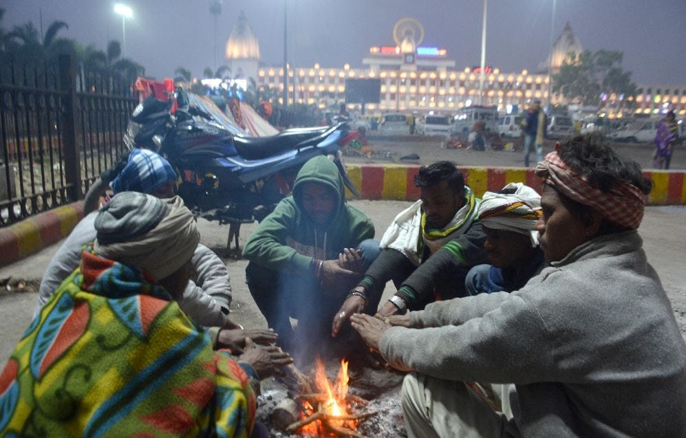 Schools up to Intermediate in Varanasi closed till 7 January severe cold affects life